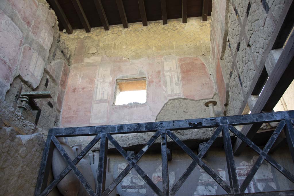 V.6 Herculaneum, March 2019. Upper east wall in north-east corner.
Foto Annette Haug, ERC Grant 681269 DÉCOR